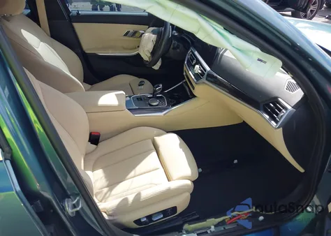 2021 BMW 330I z USA, uszkodzony, nr VIN 3MW5R1J01M8B73258